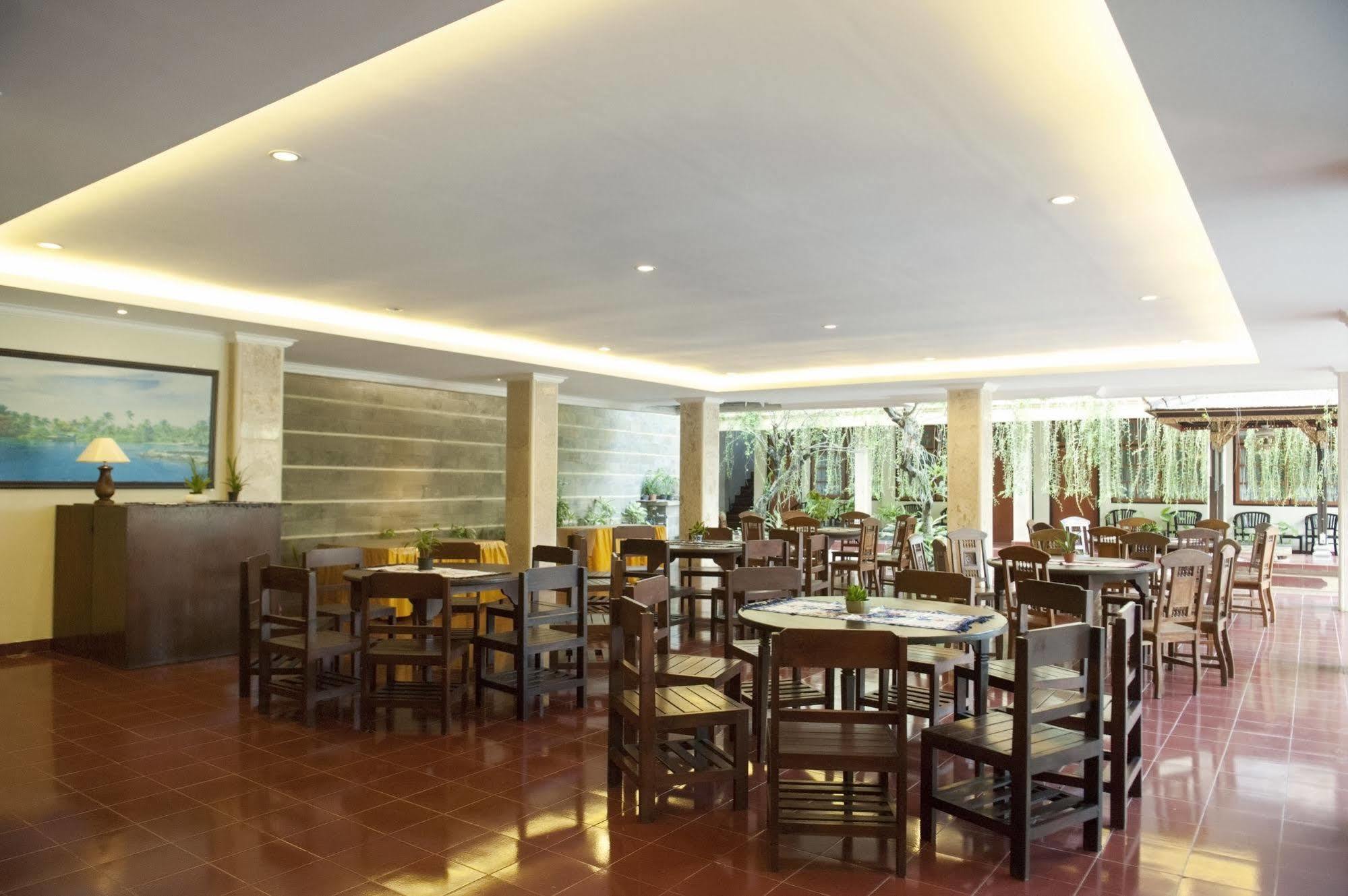 Catur Adi Putra Hotel Denpasar Esterno foto