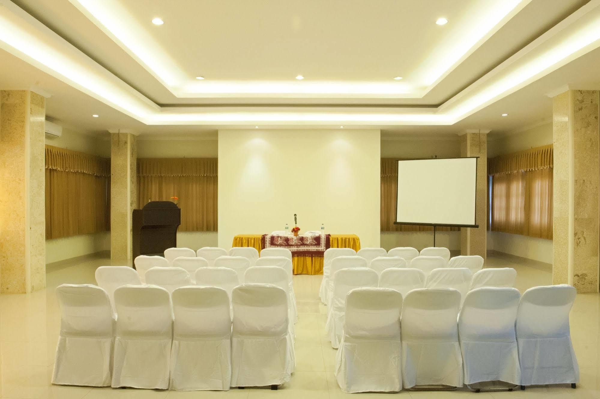 Catur Adi Putra Hotel Denpasar Esterno foto