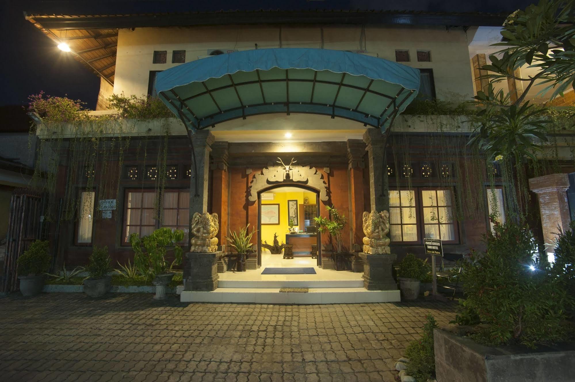 Catur Adi Putra Hotel Denpasar Esterno foto