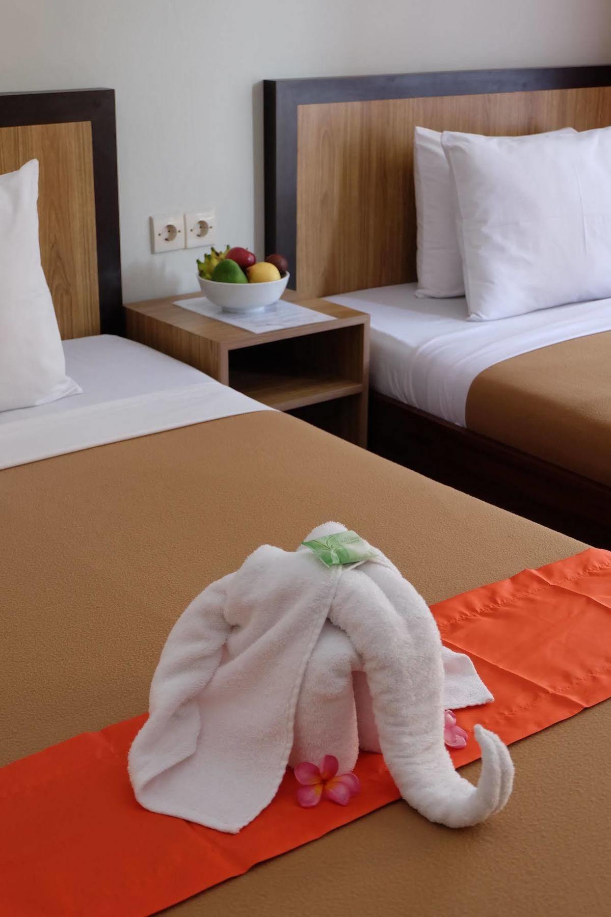 Catur Adi Putra Hotel Denpasar Esterno foto