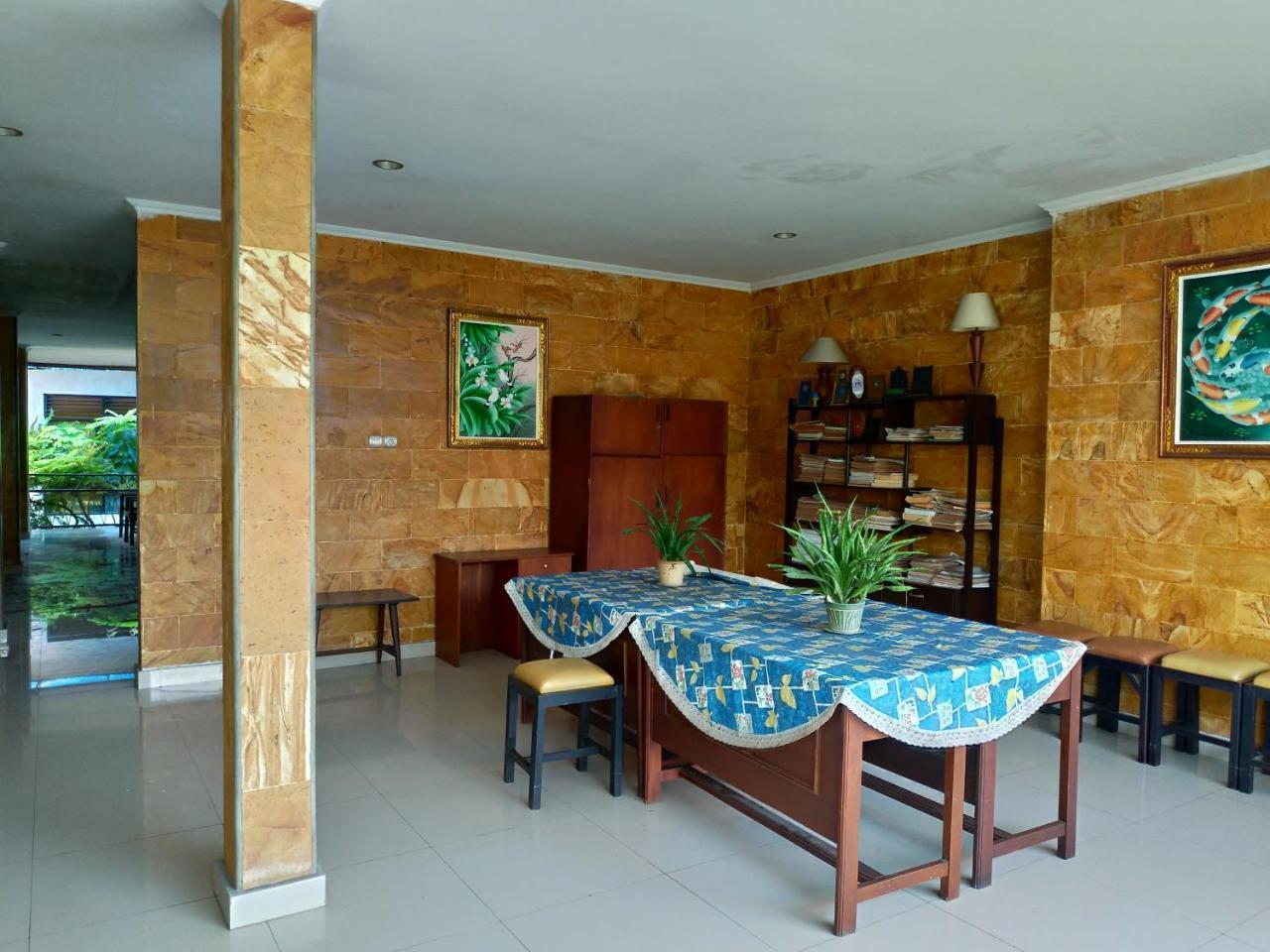 Catur Adi Putra Hotel Denpasar Esterno foto
