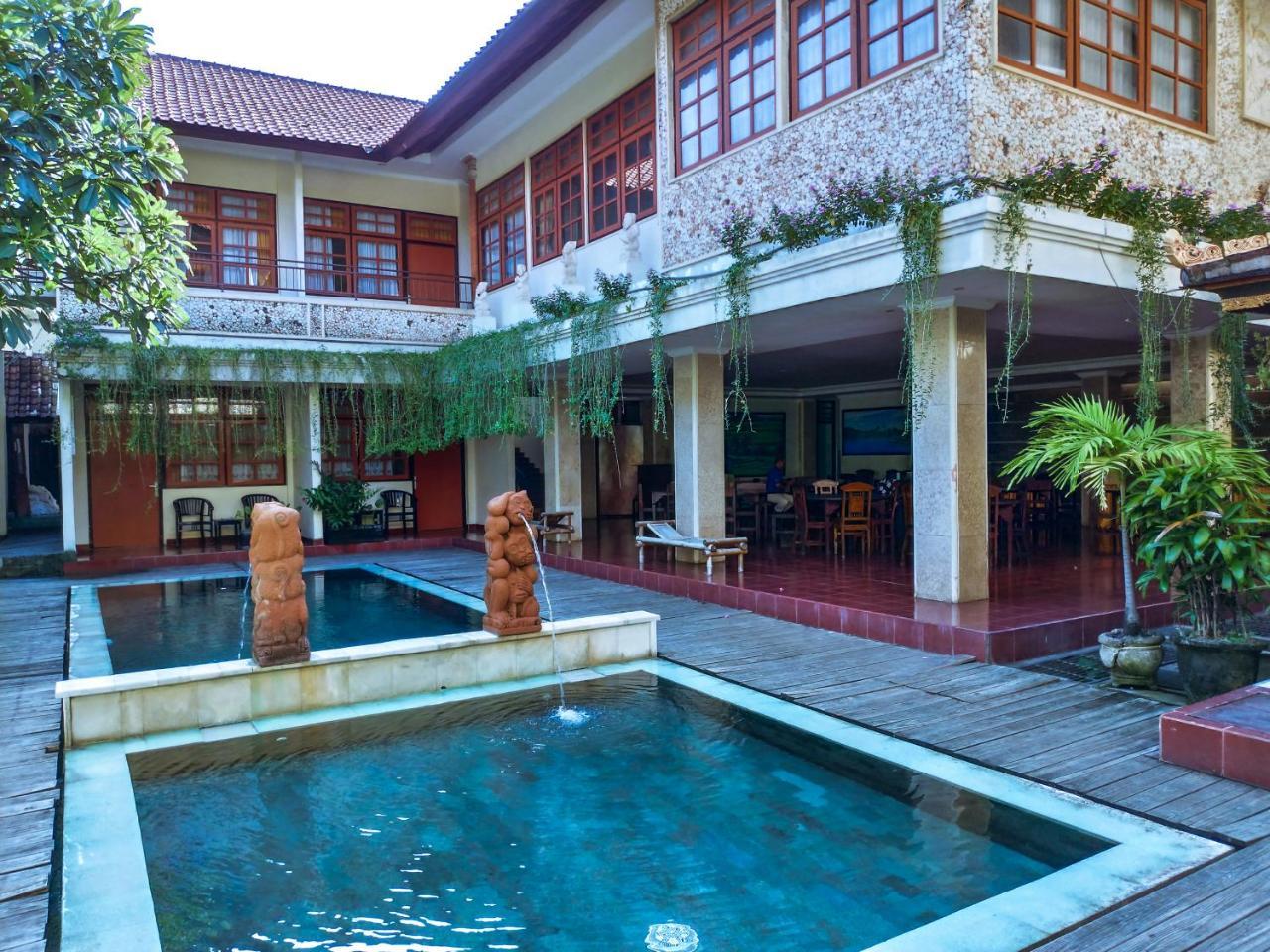 Catur Adi Putra Hotel Denpasar Esterno foto