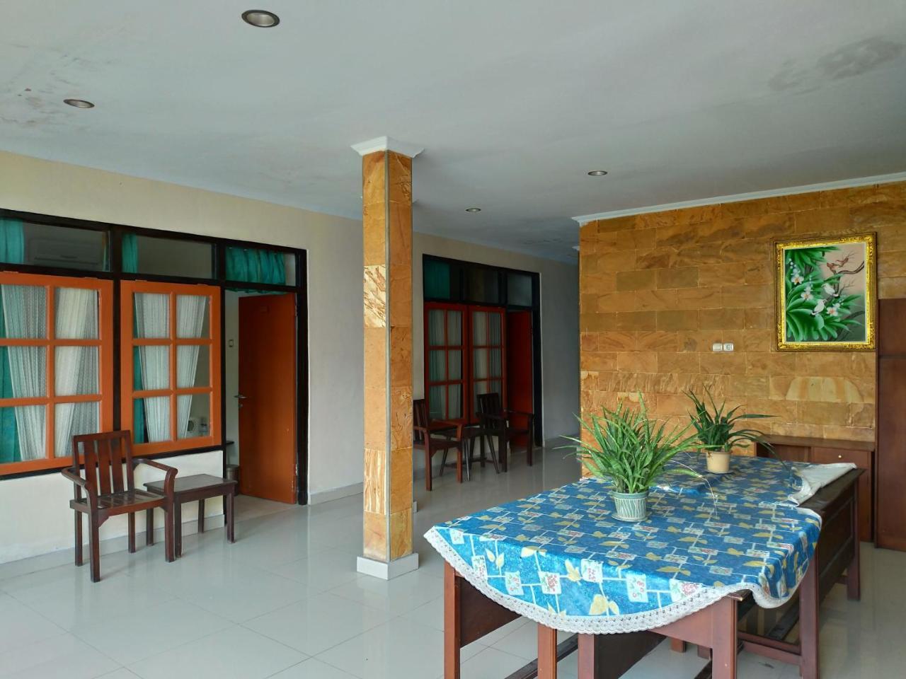 Catur Adi Putra Hotel Denpasar Esterno foto