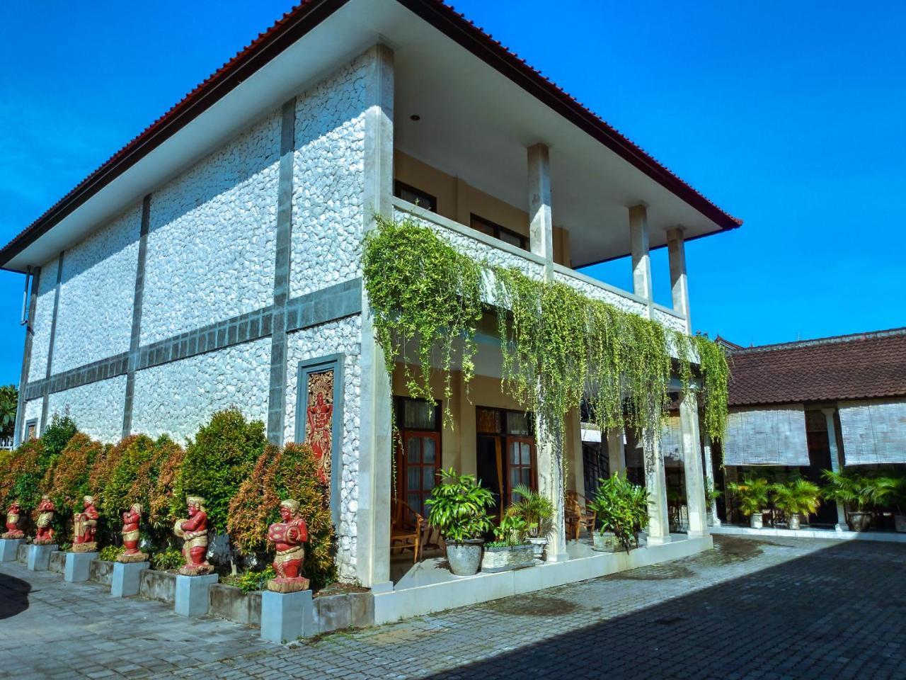 Catur Adi Putra Hotel Denpasar Esterno foto