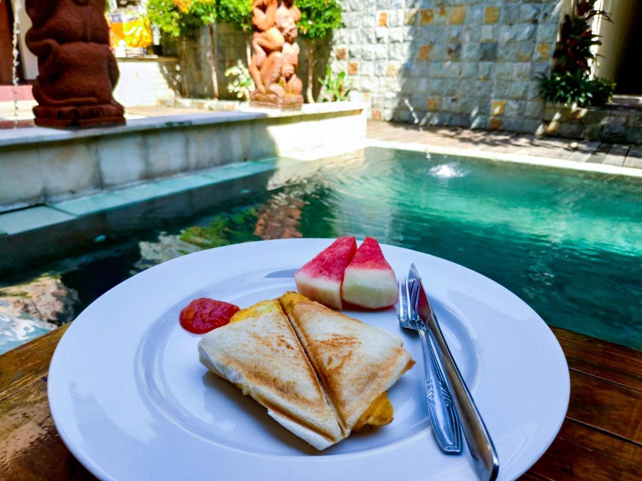 Catur Adi Putra Hotel Denpasar Esterno foto