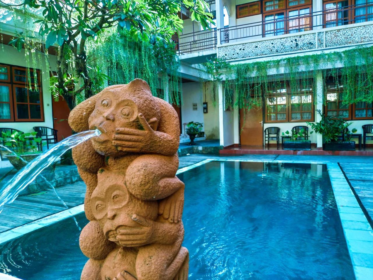 Catur Adi Putra Hotel Denpasar Esterno foto