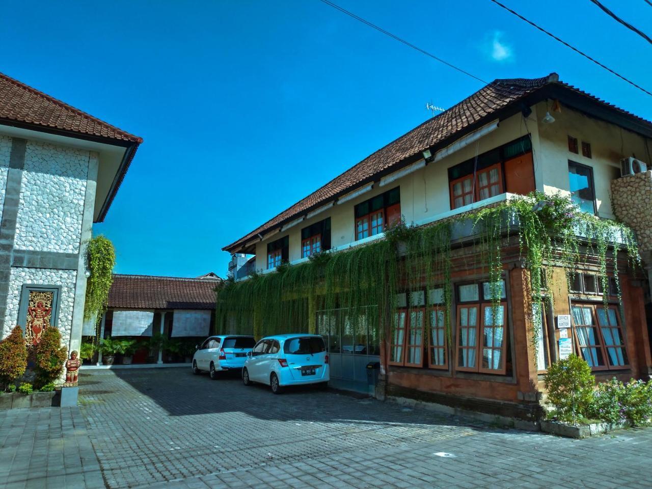 Catur Adi Putra Hotel Denpasar Esterno foto